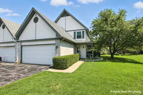 1512 Fernwood Ct, Gurnee, IL 60031