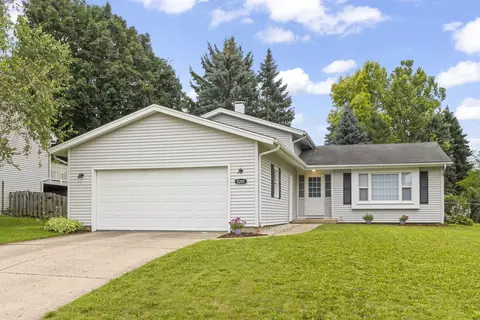 5201 W Dartmoor Dr, Mchenry, IL 60050