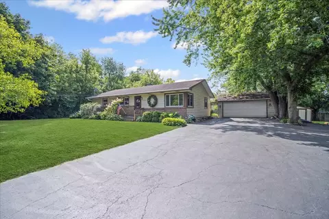 3815 Cheyenne Rd, Gurnee, IL 60031