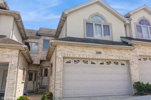 8834 S Roberts Rd, Hickory Hills, IL 60457