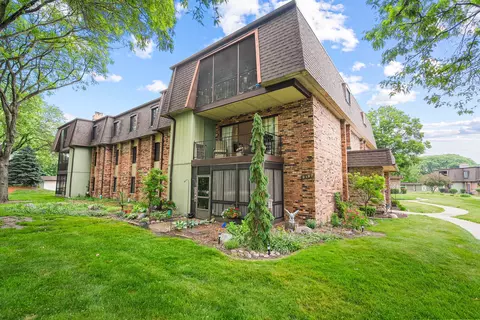 9197 North Rd #C, Palos Hills, IL 60465