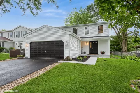 638 Iroquois Trl, Carol Stream, IL 60188