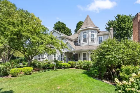 1006 Thoroughbred Cir, Saint Charles, IL 60174