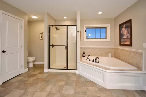 Bath - 755 Serenity Blvd, Normal, IL 61761 photo 2 of 18