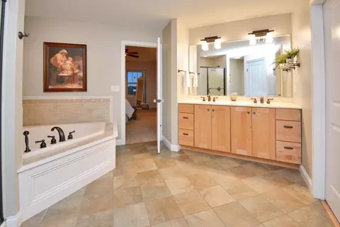 Bath - 755 Serenity Blvd, Normal, IL 61761 photo 3 of 18