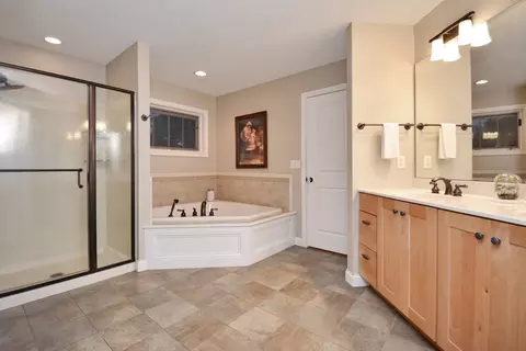 Bath - 755 Serenity Blvd, Normal, IL 61761 photo 6 of 18