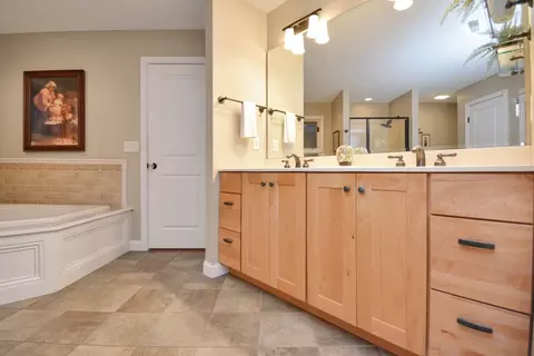 Bath - 755 Serenity Blvd, Normal, IL 61761 photo 9 of 18