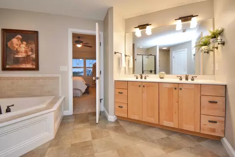Bath - 755 Serenity Blvd, Normal, IL 61761 photo 10 of 18