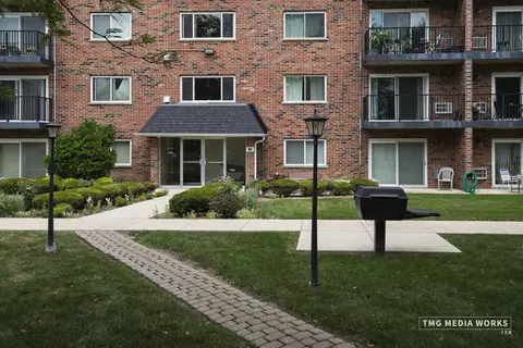 100 W Park Circle Dr #2G, Wheaton, IL 60187