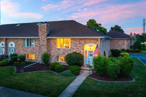 15317 S 73rd Ave #8, Orland Park, IL 60462