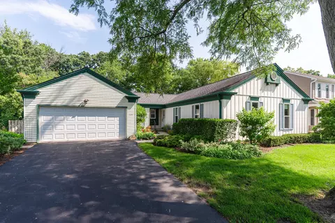 729 Hickory Ln, Carol Stream, IL 60188