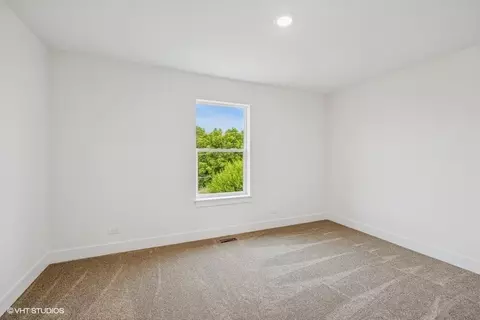 Bedroom - 735 Fox Trail Ter, Cary, IL 60013 photo 3 of 4