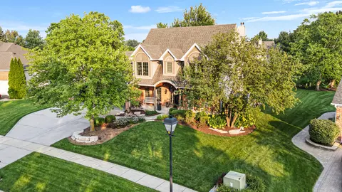 822 Pottawatomie Trl, Batavia, IL 60510