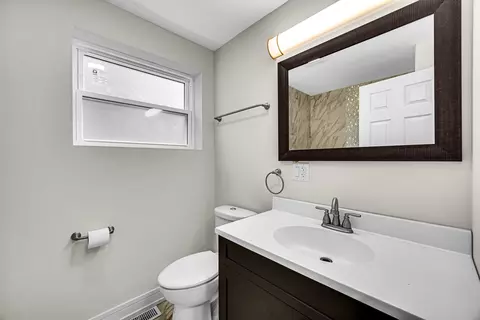 Bath - 55 E 75th St, Chicago, IL 60619 photo 1 of 4