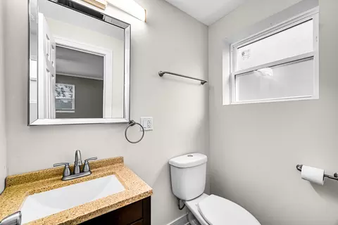 Bath - 55 E 75th St, Chicago, IL 60619 photo 2 of 4