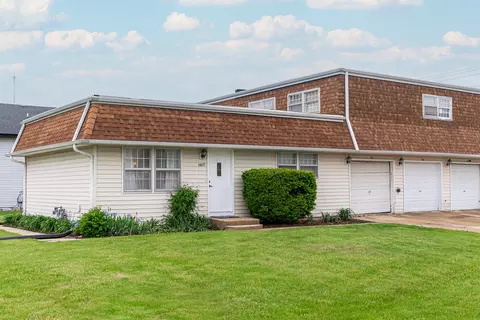 1409 E Stonehenge Dr #1409, Sycamore, IL 60178