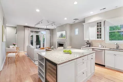 1347 W Washington Blvd #2D, Chicago, IL 60607 photo 4