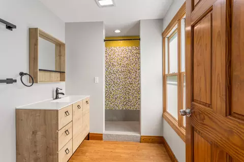 Bath - 1029 County Road 1500 E, Philo, IL 61864 photo 1 of 2