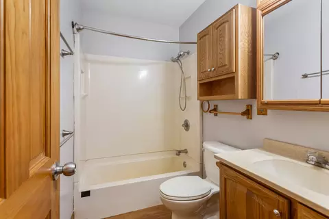 Bath - 1029 County Road 1500 E, Philo, IL 61864 photo 2 of 2