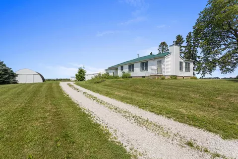 Exterior - 1029 County Road 1500 E, Philo, IL 61864 photo 3 of 10