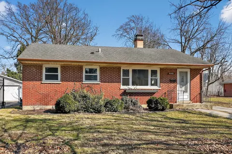 4945 Middaugh Ave, Downers Grove, IL 60515
