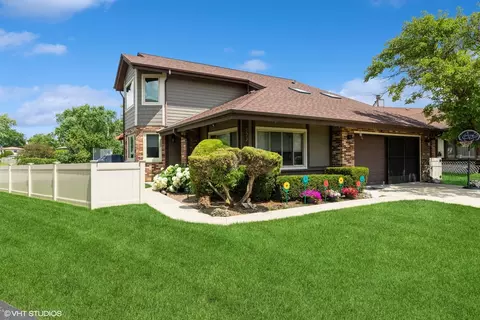 522 Waikiki Dr, Des Plaines, IL 60016