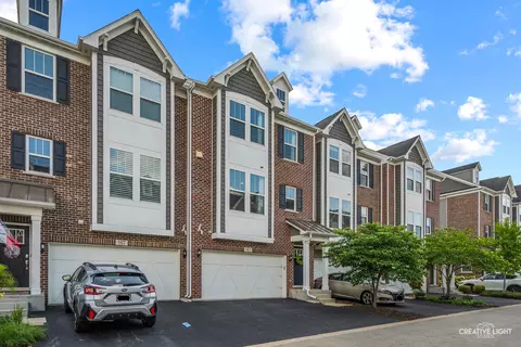 915 Coletta Cir, Naperville, IL 60563