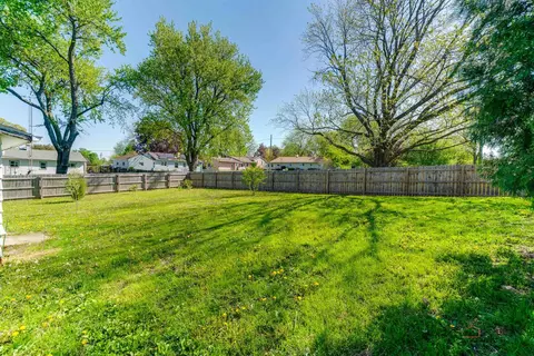Exterior - 604 E Blaine St, Harvard, IL 60033 photo 5 of 9