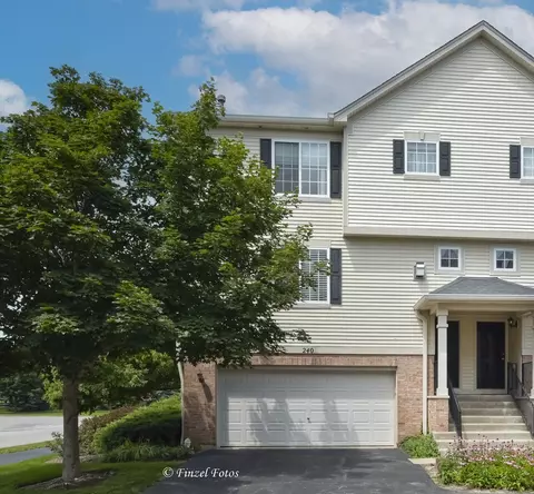 240 Evergreen Cir #240, Gilberts, IL 60136