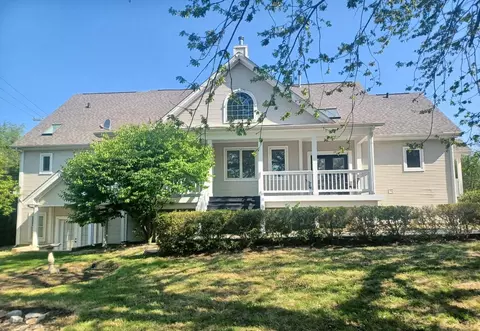 104 Howe Ter, Barrington, IL 60010