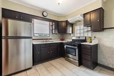 Kitchen - 4230 Maple Ave, Brookfield, IL 60513 photo 1 of 2