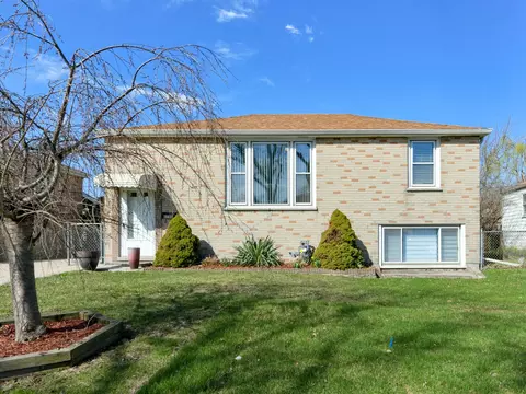 4702 Wesley Ter, Schiller Park, IL 60176