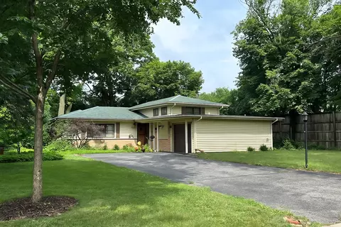 1348 Pinehurst Dr, Glenview, IL 60025