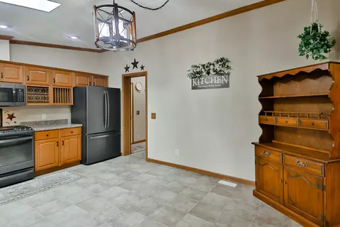 375 Elder Ln, Belvidere, IL 61008 photo 8