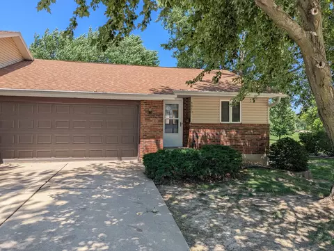 1810 Winchester Dr #4, Freeport, IL 61032