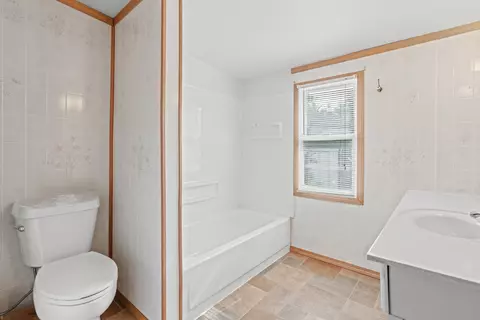 Bath - 120 Cedardel St, Mchenry, IL 60051 photo 1 of 2
