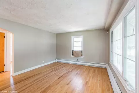 Living - 216 E 141st Pl, Dolton, IL 60419 photo 2 of 5