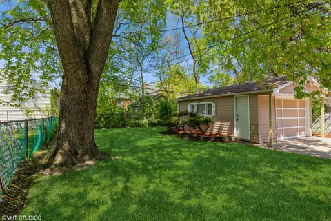 Exterior - 216 E 141st Pl, Dolton, IL 60419 photo 2 of 3