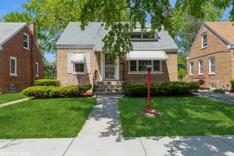 Exterior - 216 E 141st Pl, Dolton, IL 60419 photo 1 of 3