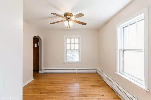 Living - 216 E 141st Pl, Dolton, IL 60419 photo 3 of 5