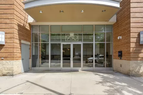 950 W Monroe St #616, Chicago, IL 60607