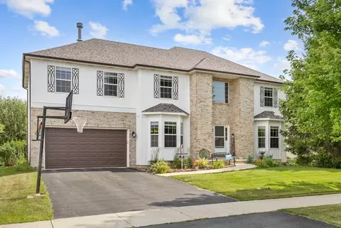 1145 Heartland Dr, Yorkville, IL 60560