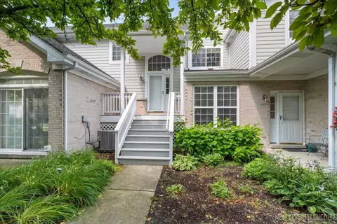 113 Stonewood Pl, Aurora, IL 60506