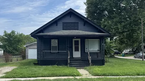 1102 N 6th St, Champaign, IL 61820