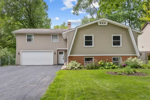 3217 Midway Dr, Island Lake, IL 60042