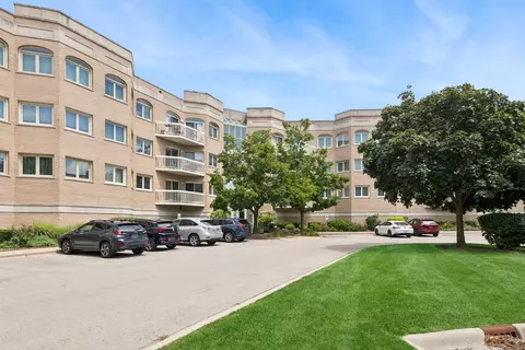 170 Manchester Dr #405, Buffalo Grove, IL 60089