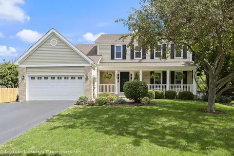 1141 Boxwood Dr, Crystal Lake, IL 60014