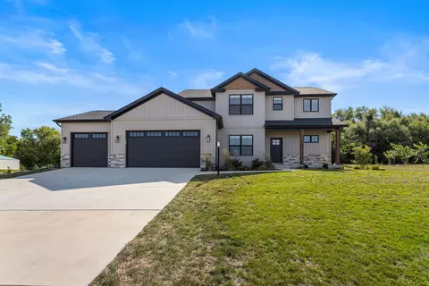 104 Shady Ln, Monticello, IL 61856