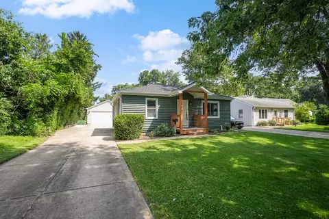 1706 Burlington Ave, Lisle, IL 60532