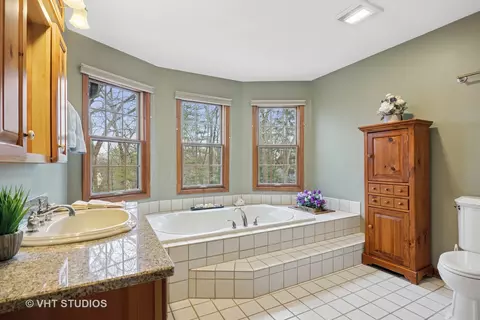 2418 Bennington Ln, Mchenry, IL 60050 photo 8